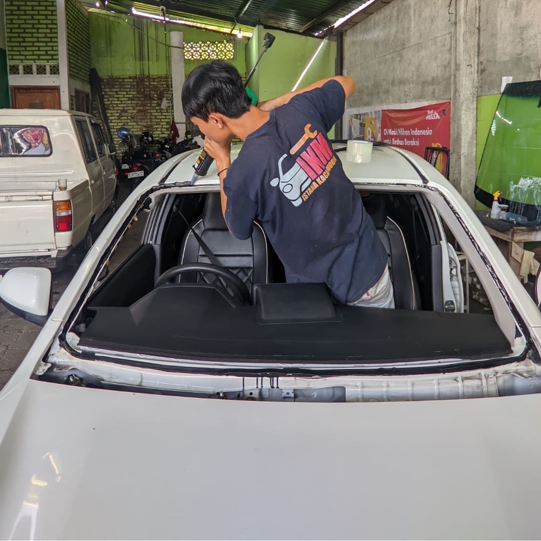 Kaca Mobil Avanza